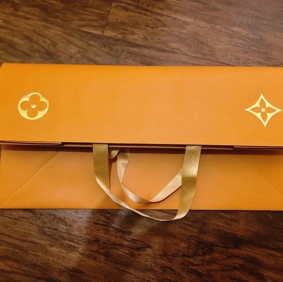 Louis Vuitton Shopping Tote - Picture 7 of 11